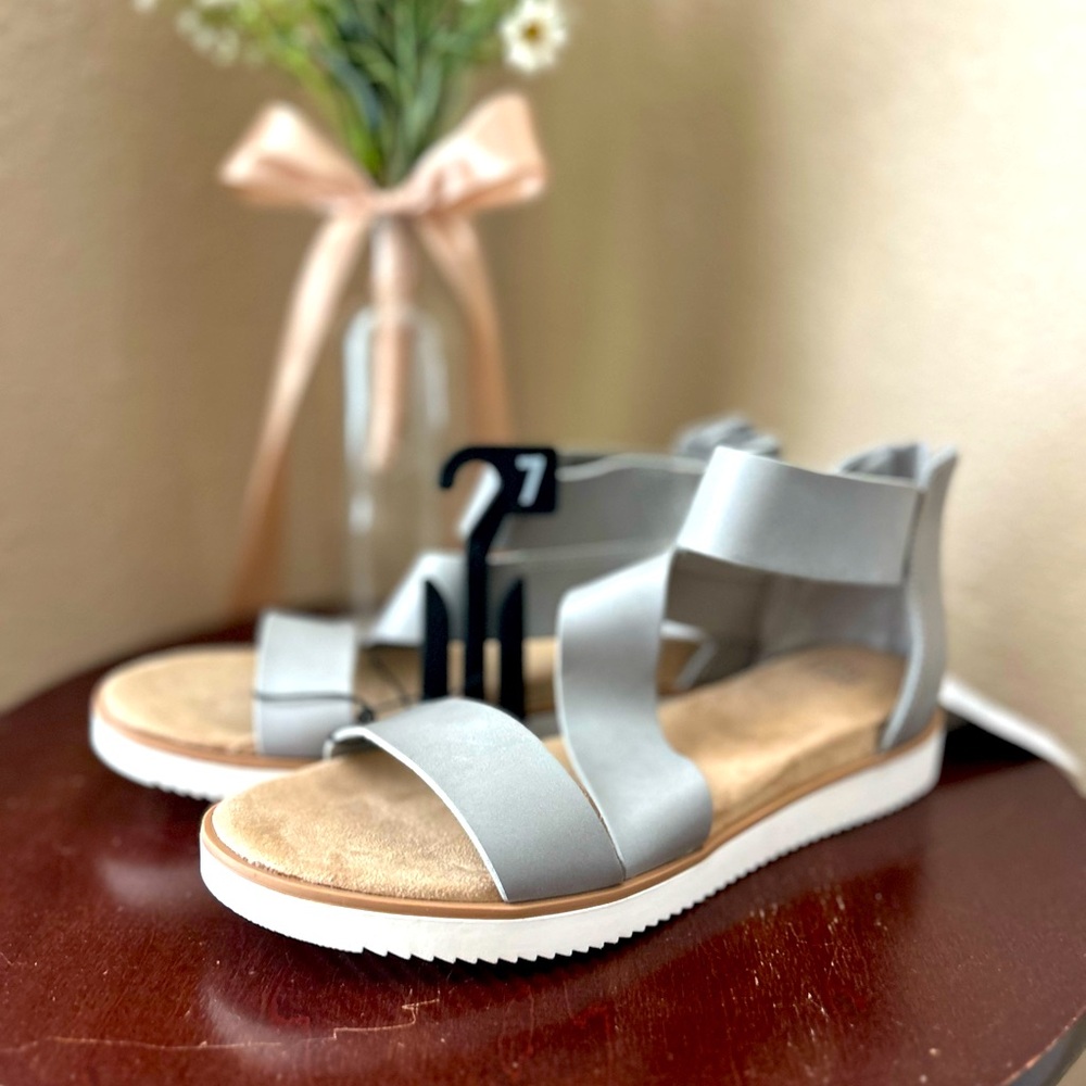 NWOT Walmart sandals